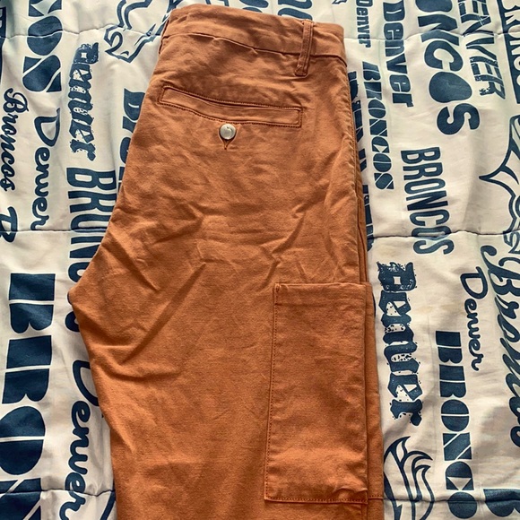 Medium-Small fit, orangey-tanish color <3 - Picture 5 of 5